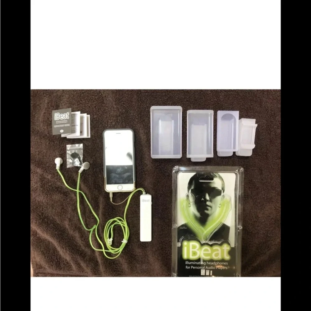 IBEAT Headphones ILLUMINATING Green made in USA NEW iBEAT Illuminatin Headphones